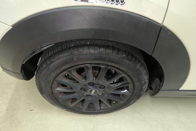 Used MINI 2019 1.5T ONE PLUS Five-Door Edition Right Rear Wheel Hub