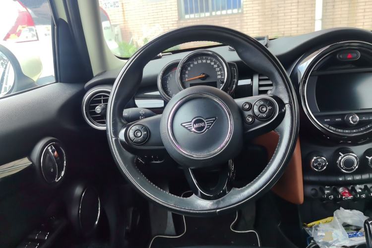 Used MINI 2019 1.5T ONE PLUS Five-Door Edition Steering Wheel