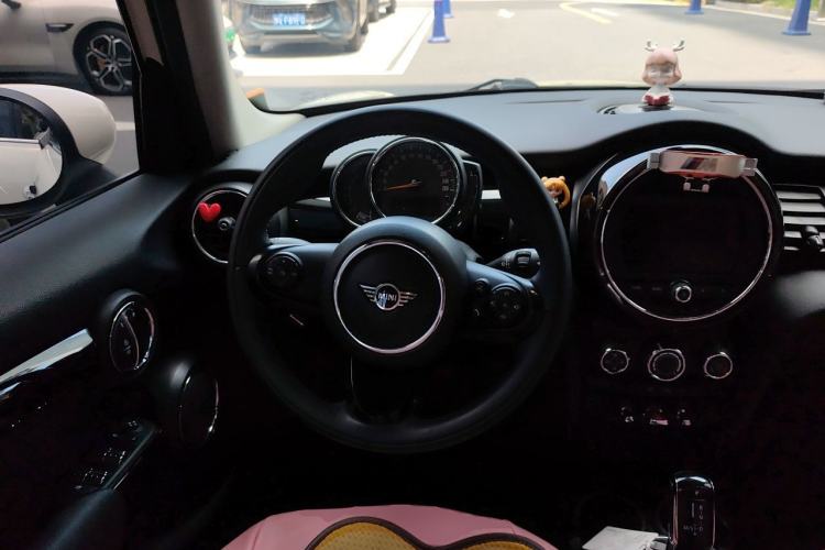 Used MINI 2019 1.5T ONE PLUS Five-Door Edition Steering Wheel