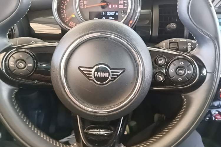Used MINI 2019 1.5T COOPER Artist Five-Door Edition Steering Wheel