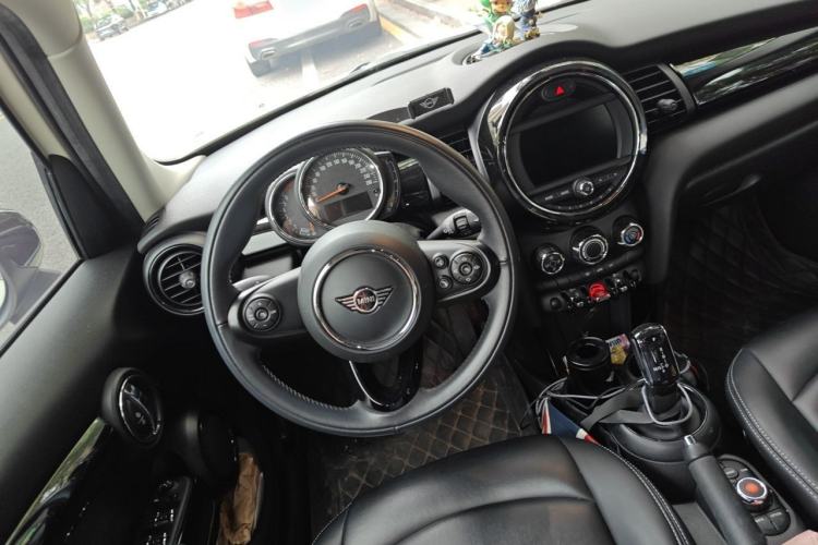 Used MINI 2019 1.5T ONE PLUS Five-Door Edition Steering Wheel