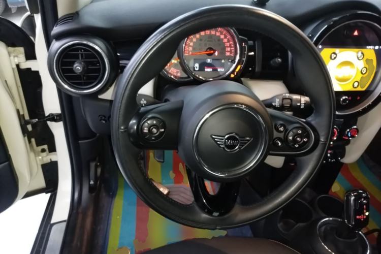 Used MINI 2019 1.5T ONE PLUS Five-Door Edition Steering Wheel
