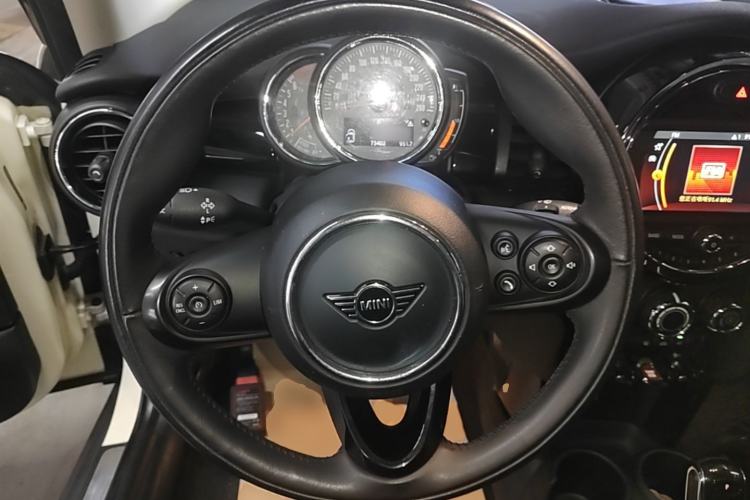 Used MINI 2019 1.5T ONE PLUS Five-Door Edition Steering Wheel