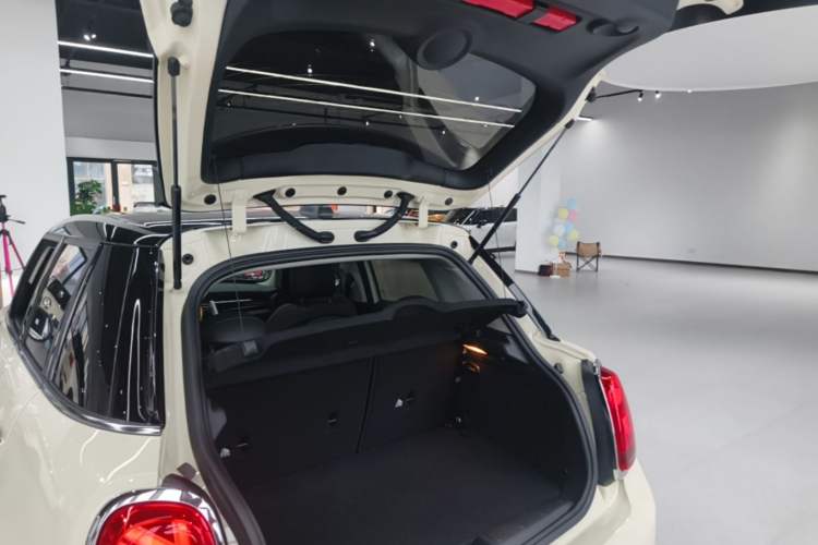 Used MINI 2019 1.5T COOPER Classic Edition Five-Door Version Trunk