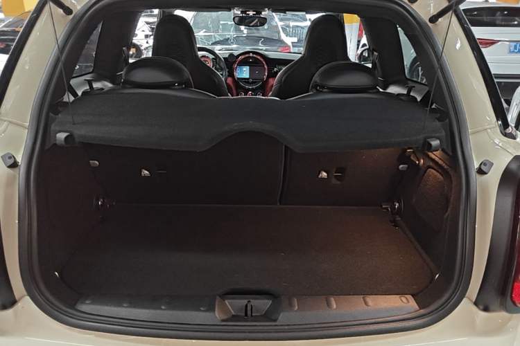 Used MINI 2019 2.0T COOPER S Racing Driver Trunk