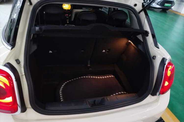 Used MINI 2019 1.5T ONE PLUS Five-Door Edition Trunk
