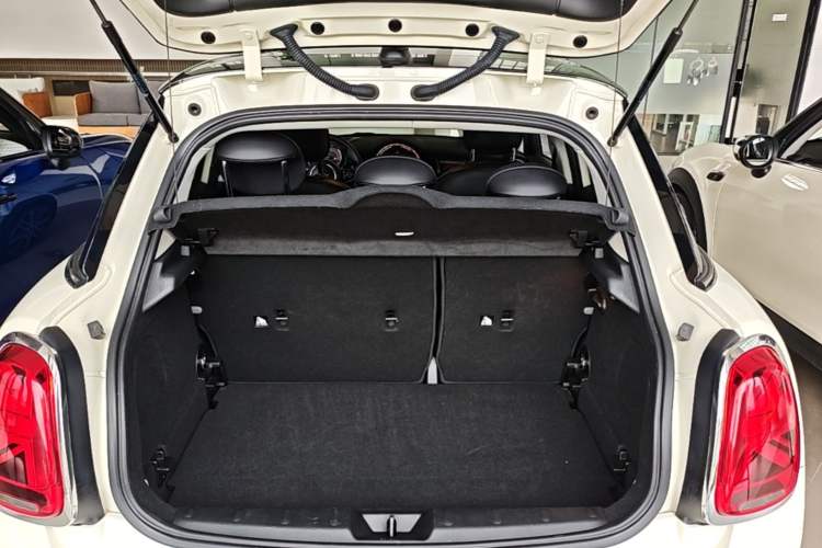 Used MINI 2019 2.0T COOPER S Artist Five-Door Edition Trunk