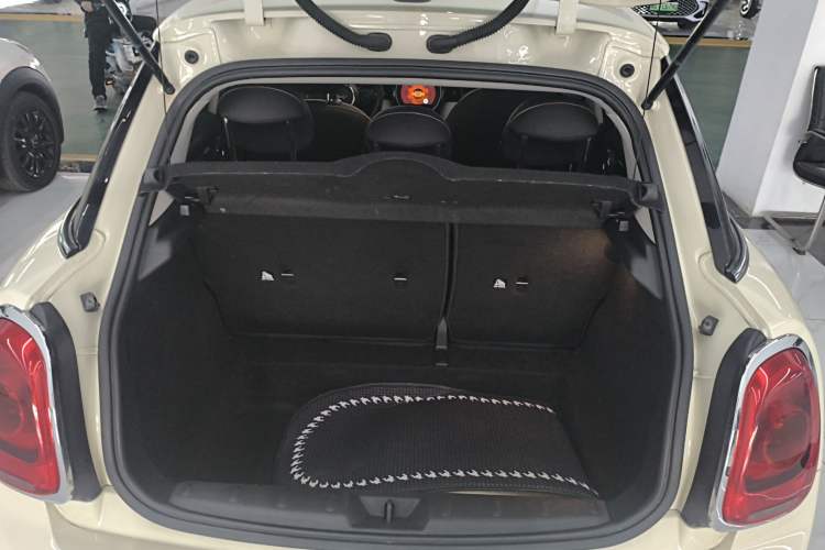 Used MINI 2019 1.5T ONE PLUS Five-Door Edition Trunk