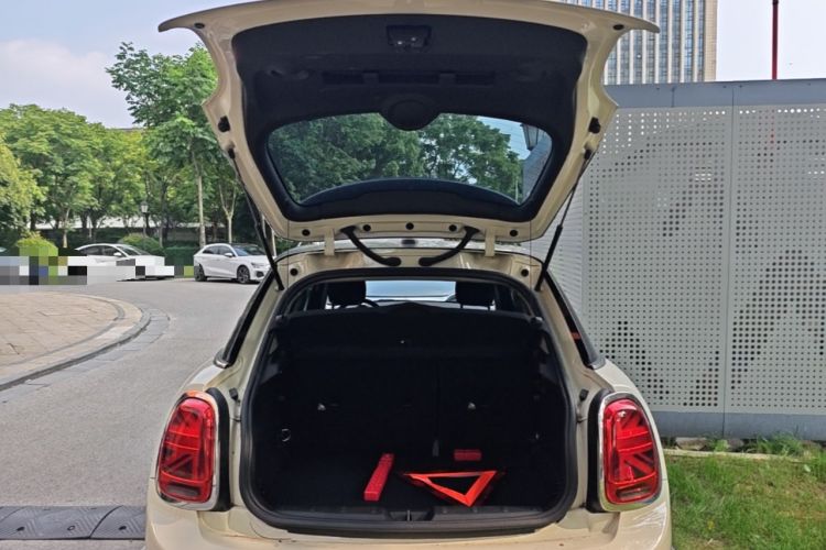 Used MINI 2019 1.5T COOPER Classic Edition Five-Door Version Trunk