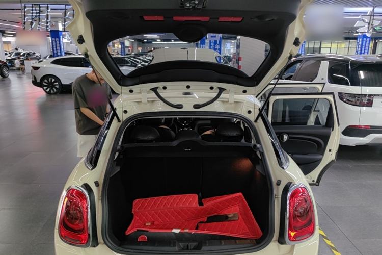 Used MINI 2019 1.5T ONE Five-Door Edition Trunk