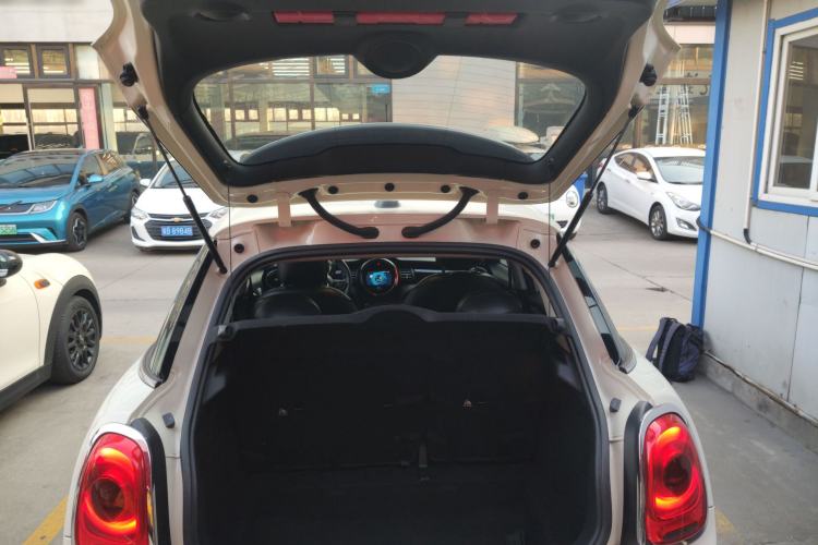 Used MINI 2019 1.5T ONE PLUS Five-Door Edition Trunk