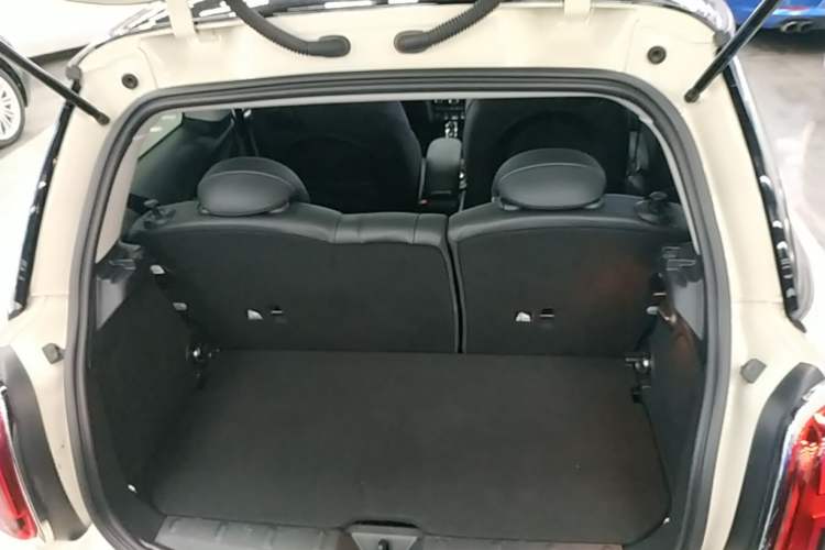 Used MINI 2019 1.5T COOPER Classic Edition Trunk