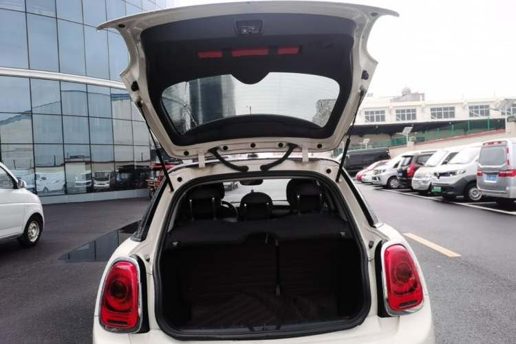 Used MINI 2019 1.5T ONE Five-Door Edition Trunk