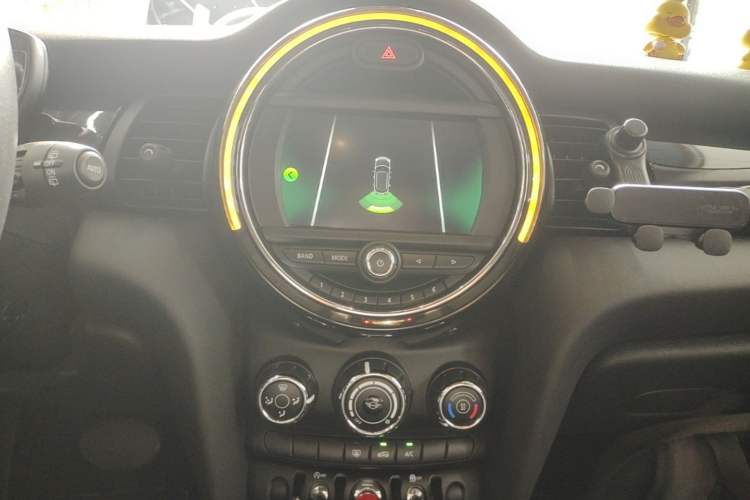 Used MINI 2019 1.5T ONE PLUS Five-Door Edition Audio And AC Panel