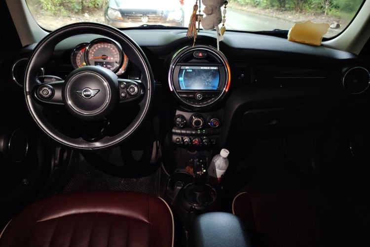 Used MINI 2019 1.5T ONE PLUS Five-Door Edition Center Console