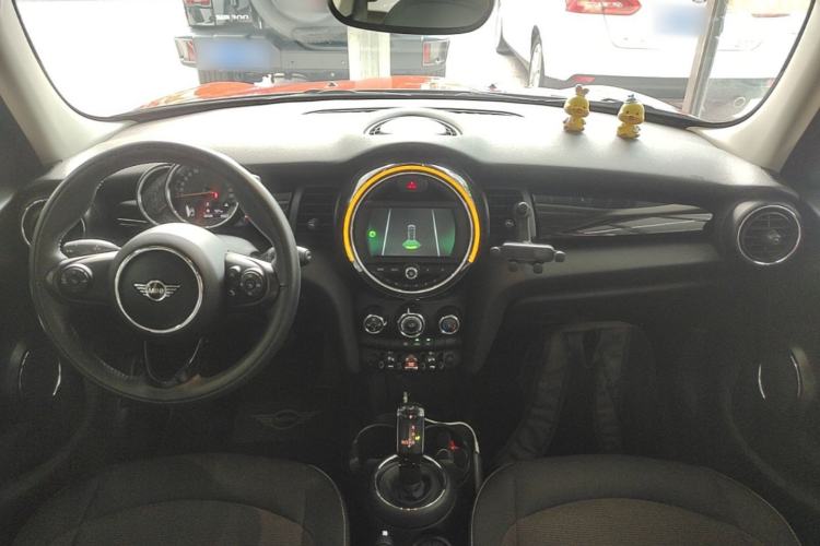 Used MINI 2019 1.5T ONE PLUS Five-Door Edition Center Console