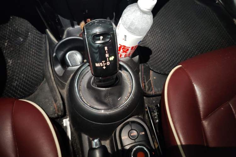 Used MINI 2019 1.5T ONE PLUS Five-Door Edition Gear Lever