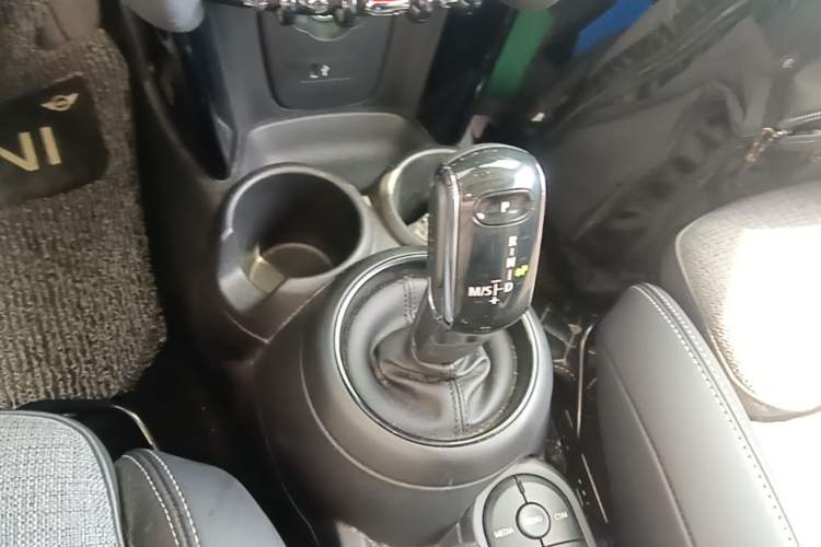 Used MINI 2019 1.5T COOPER Classic Edition Gear Lever