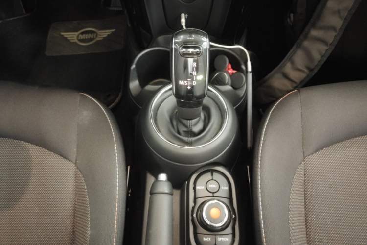 Used MINI 2019 1.5T ONE PLUS Five-Door Edition Gear Lever
