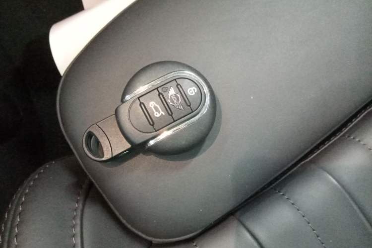 Used MINI 2019 2.0T COOPER S Artist Interior 1