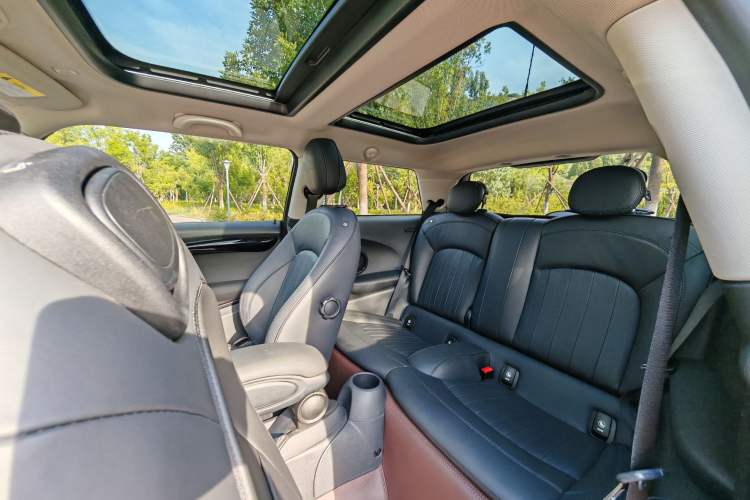 Used MINI 2019 2.0T COOPER S Artist Interior 2