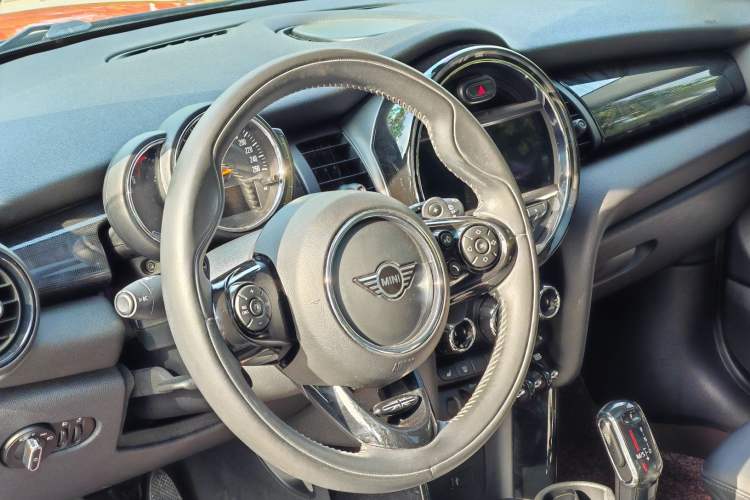 Used MINI 2019 2.0T COOPER S Artist Interior 3