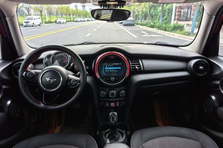 Used MINI 2019 1.5T ONE Five-Door Edition Interior 4