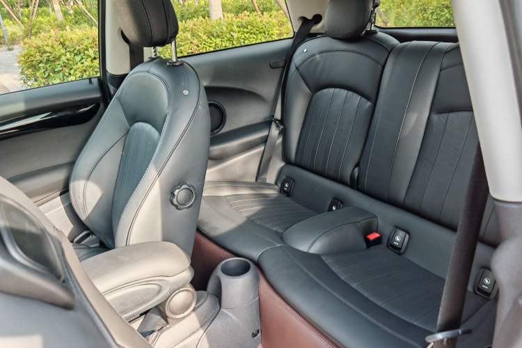 Used MINI 2019 2.0T COOPER S Artist Interior 4