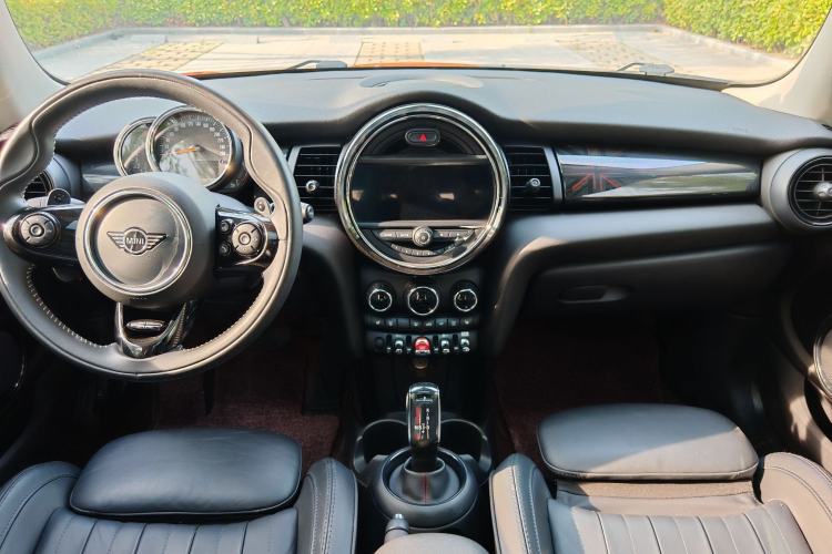 Used MINI 2019 2.0T COOPER S Artist Interior 6