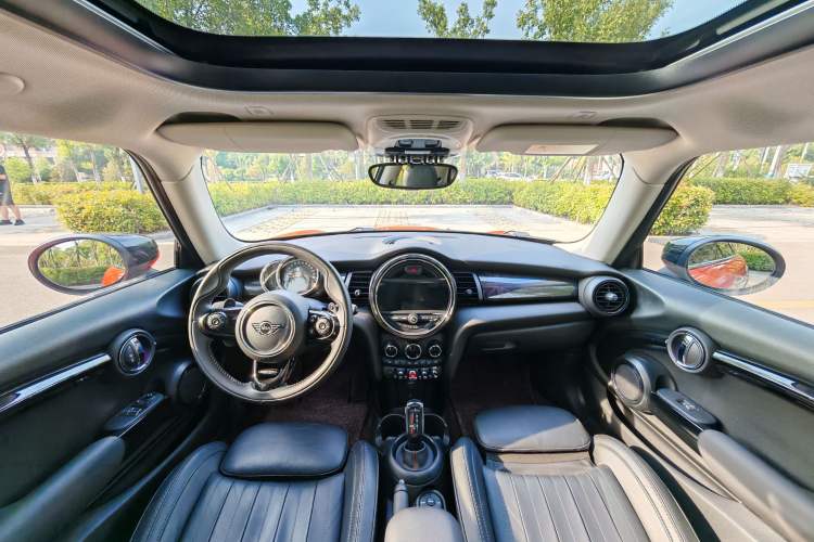 Used MINI 2019 2.0T COOPER S Artist Interior 7