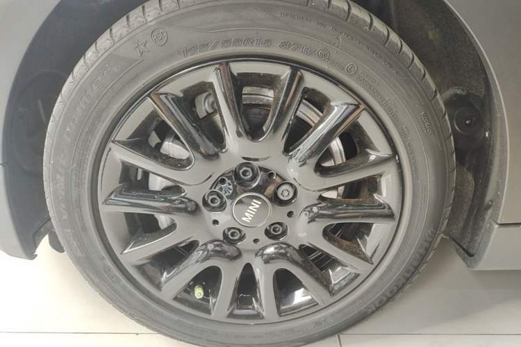 Used MINI 2019 1.5T ONE PLUS Five-Door Edition Left Front Wheel Hub