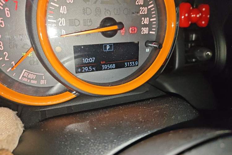 Used MINI 2019 1.5T ONE PLUS Odometer Close Up
