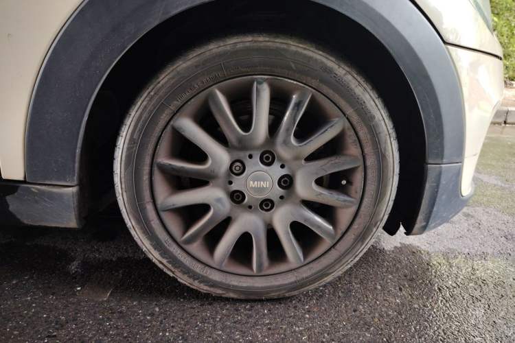 Used MINI 2019 1.5T ONE PLUS Five-Door Edition Right Front Wheel Hub