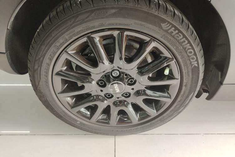 Used MINI 2019 1.5T ONE PLUS Five-Door Edition Right Rear Wheel Hub