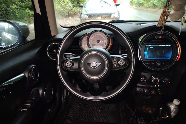 Used MINI 2019 1.5T ONE PLUS Five-Door Edition Steering Wheel