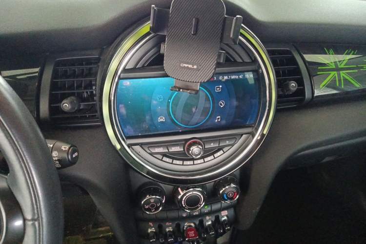 Used MINI 2020 1.5T COOPER Classic Edition Five-Door Version Audio And AC Panel