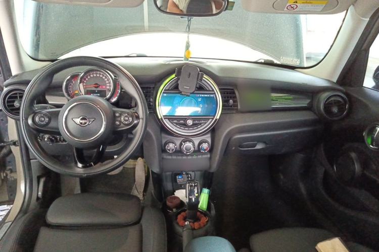 Used MINI 2020 1.5T COOPER Classic Edition Five-Door Version Center Console