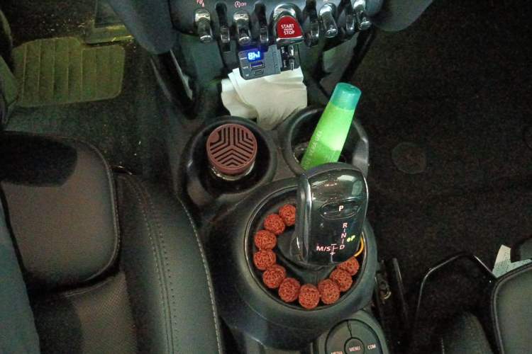 Used MINI 2020 1.5T COOPER Classic Edition Five-Door Version Gear Lever