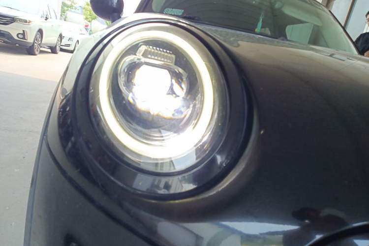 Used MINI 2020 1.5T COOPER Classic Edition Five-Door Version Right Front Headlight