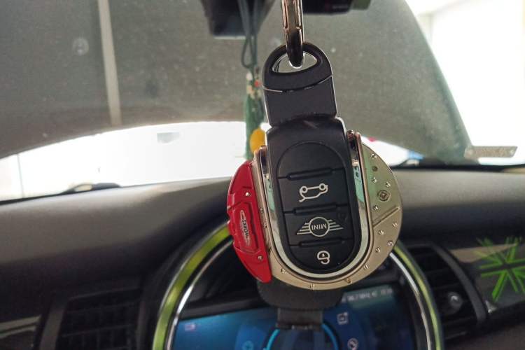 Used MINI 2020 1.5T COOPER Classic Edition Five-Door Version Vehicle Key