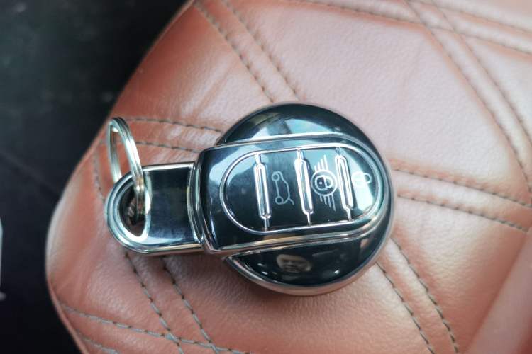 Used MINI 2020 1.5T COOPER CABRIO Artist Interior 1