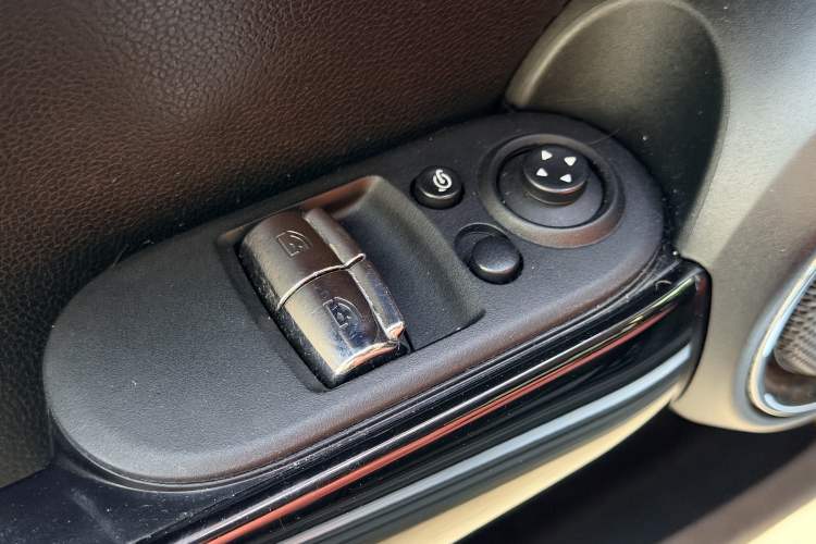 Used MINI 2020 1.5T ONE PLUS Interior 1