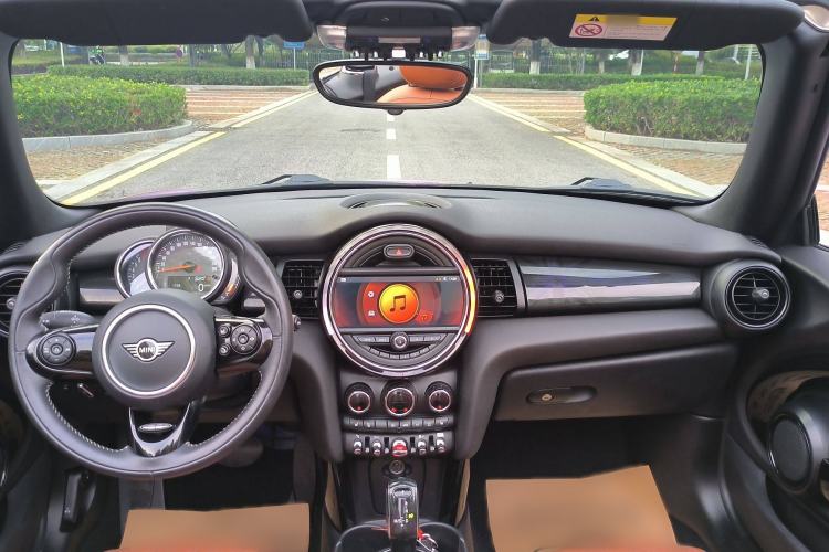 Used MINI 2020 1.5T COOPER CABRIO Artist Interior 3