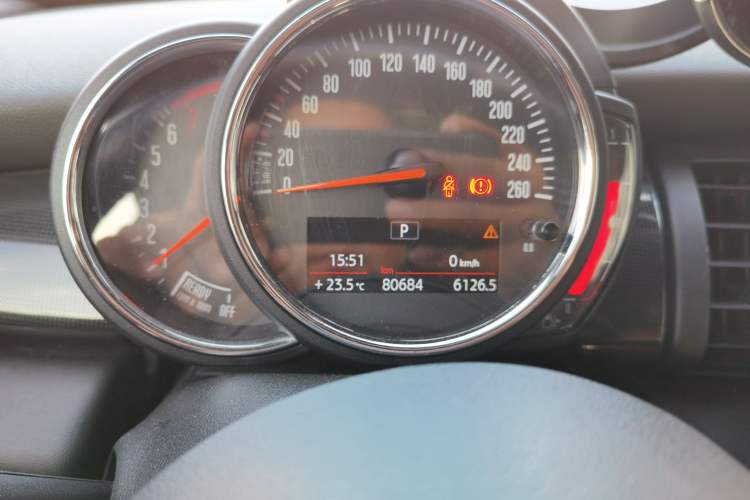 Used MINI 2020 1.5T COOPER CABRIO Artist Odometer Close Up