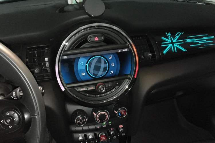 Used MINI 2020 1.5T COOPER Classic Edition Five-Door Version Audio And AC Panel