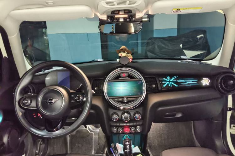 Used MINI 2020 1.5T COOPER Classic Edition Five-Door Version Center Console