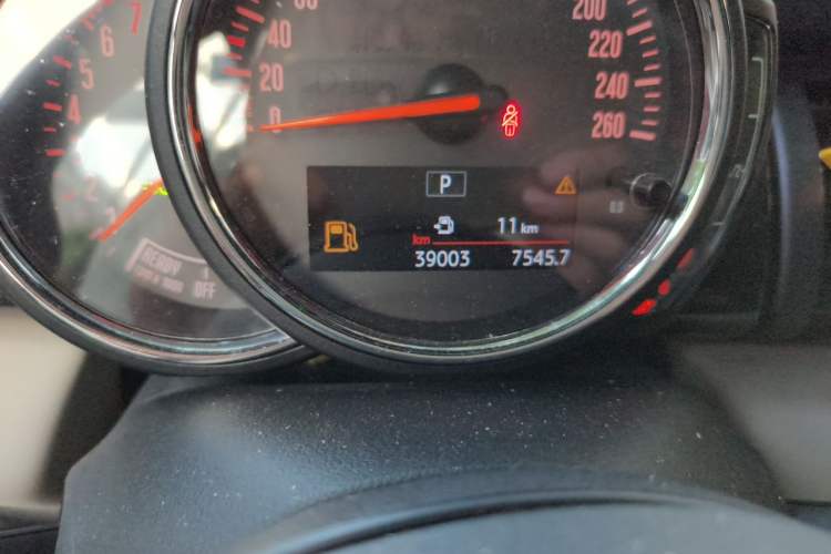 Used MINI 2020 2.0T COOPER S CABRIO Artist Odometer Close Up