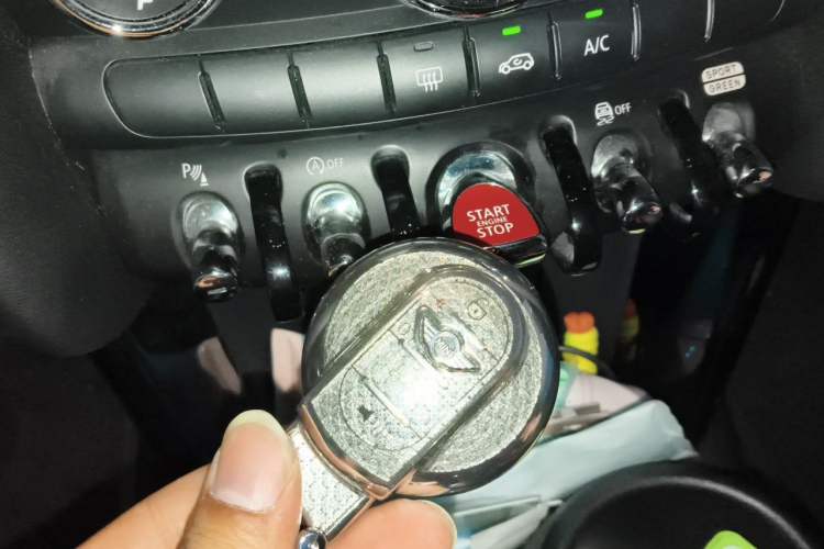 Used MINI 2020 1.5T COOPER Classic Edition Five-Door Version Vehicle Key