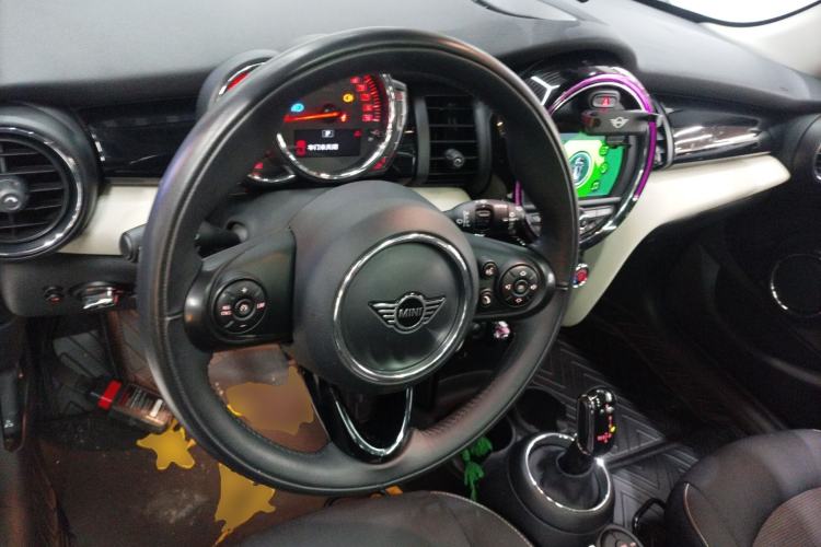 Used MINI 2020 1.5T ONE PLUS Five-Door Edition Center Console