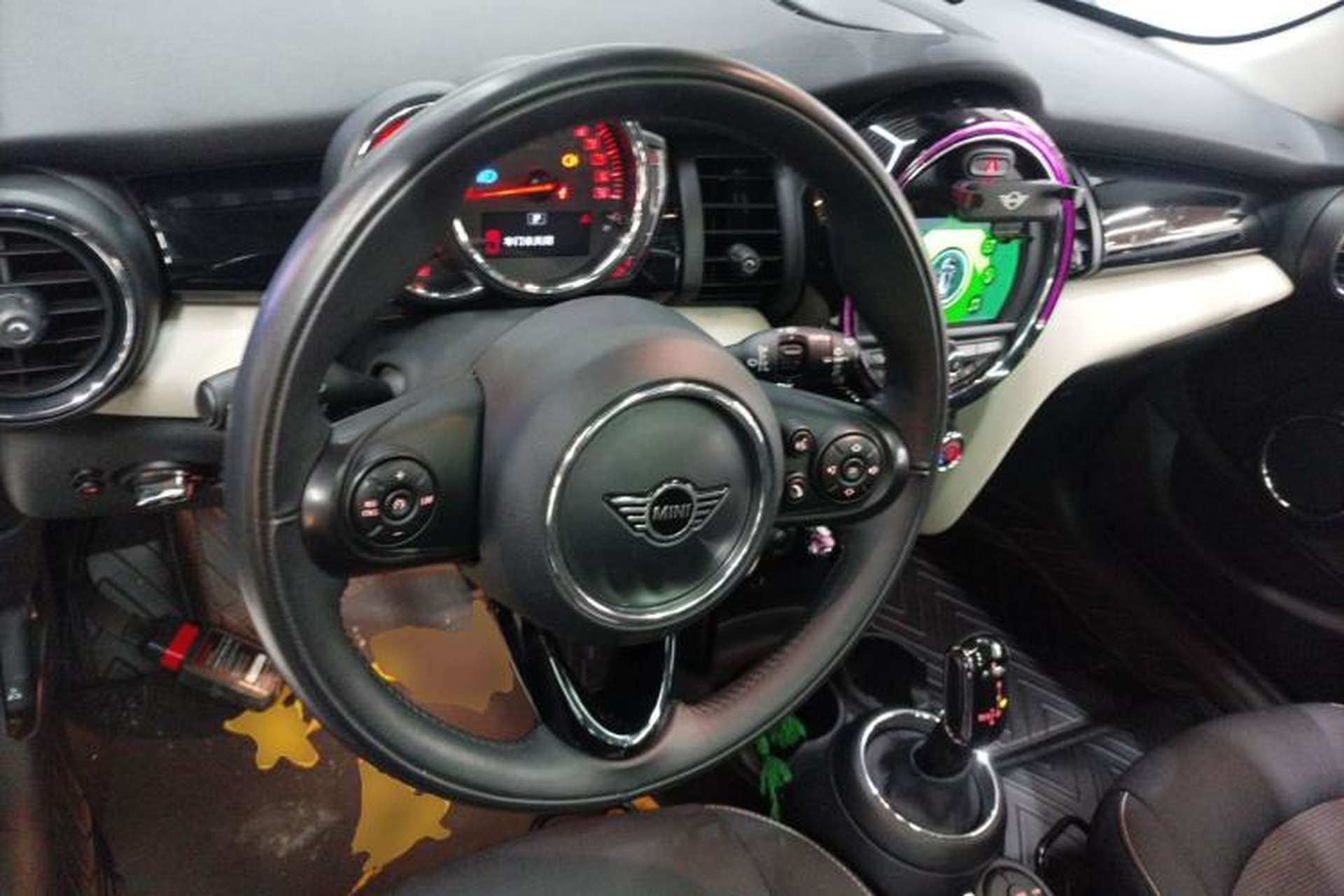 Used MINI 2020 1.5T ONE PLUS Five-Door Edition Center Console